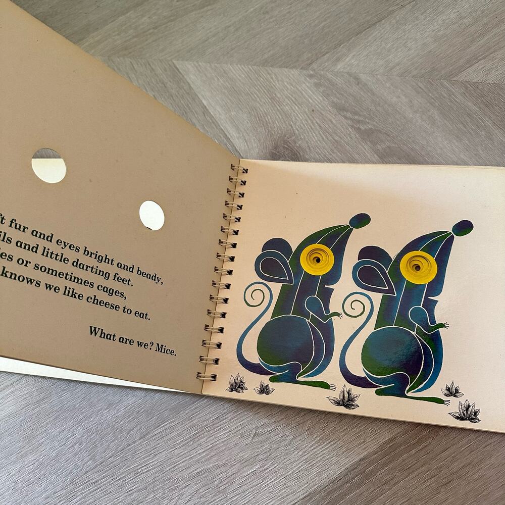 I Am An Owl Spiral Bound Poke & Look Board Book Vintage 1981 - Picture 6 of 12
